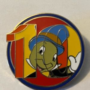10 Years of Disney Pin Trading Series 2 Different CAST CHASER Pins